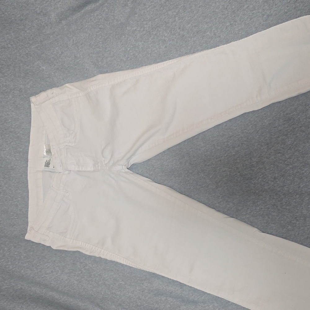 White skinny jeans